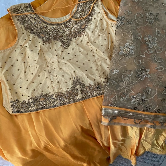 Lehenga party wear - Picture 4 of 5